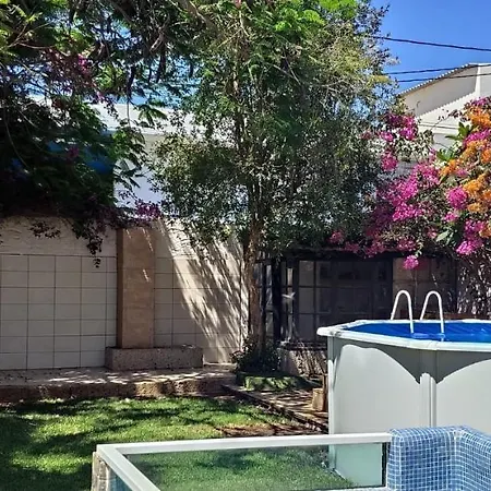 Tenerife Holiday 度假居 *